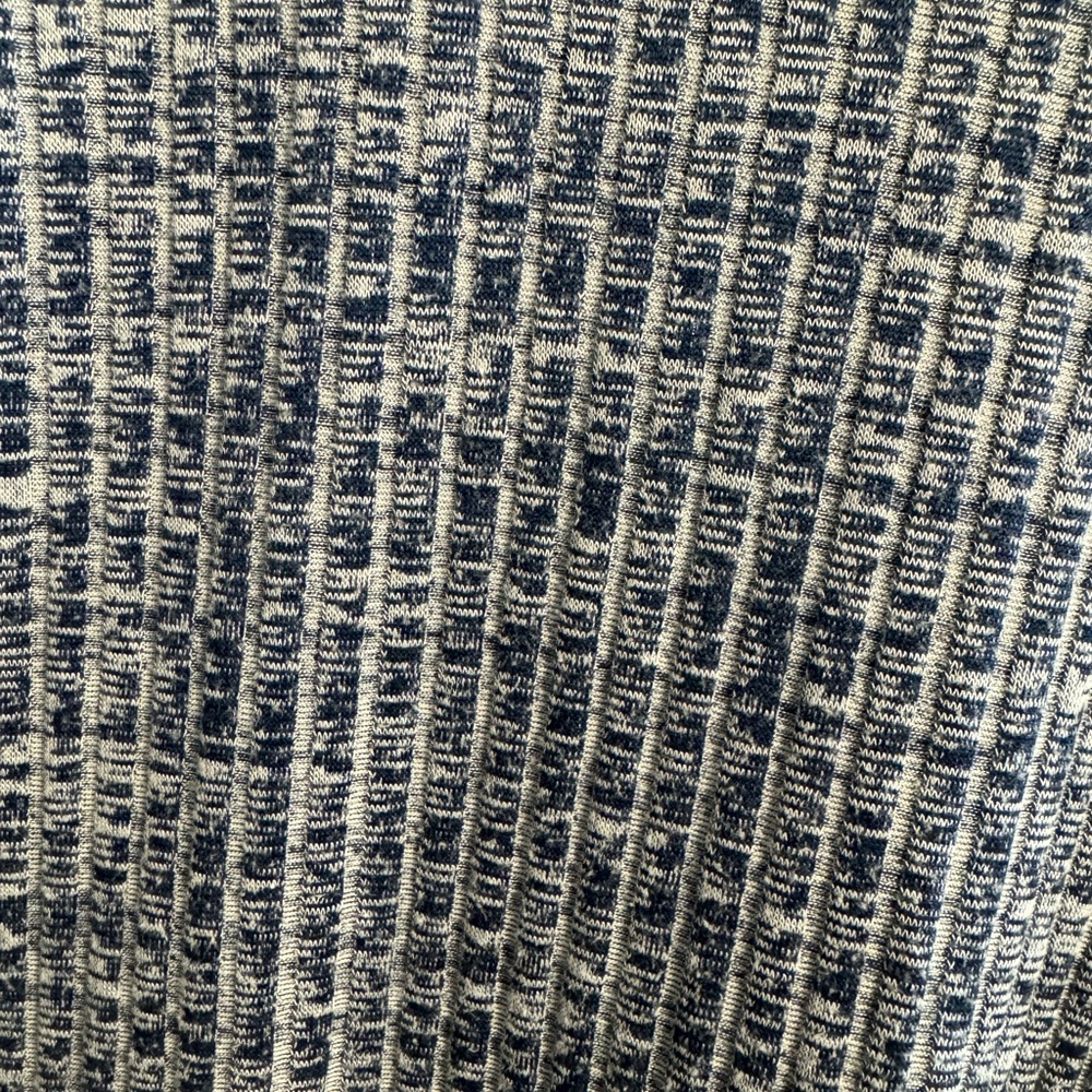 Woman’s blouse - Picture 3 of 3